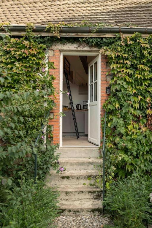 Le Parc Du Magnolia Bed & Breakfast Montbéliard Екстериор снимка
